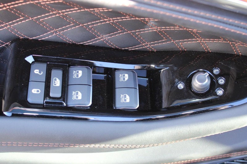 Jeep Grand Cherokee 4xe Vehicle Full-screen Gallery Image 21