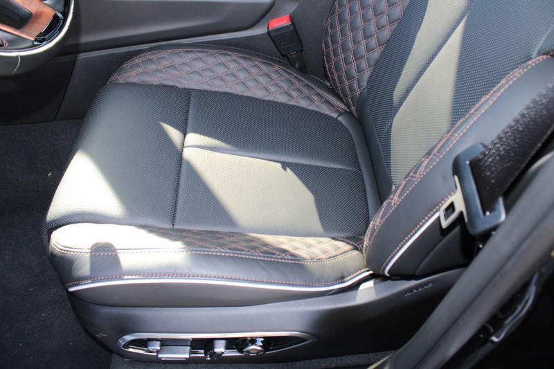 Jeep Grand Cherokee 4xe Vehicle Full-screen Gallery Image 23