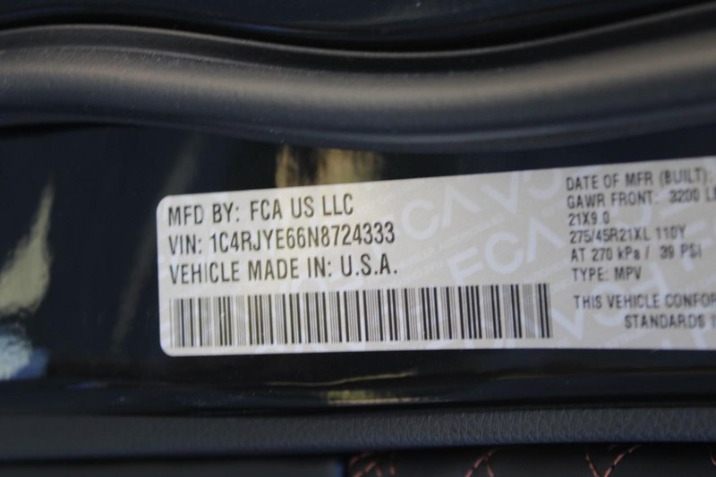 Jeep Grand Cherokee 4xe Vehicle Full-screen Gallery Image 27