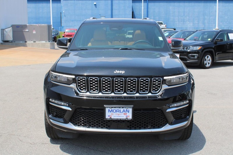 Jeep Grand Cherokee 4xe Vehicle Full-screen Gallery Image 2