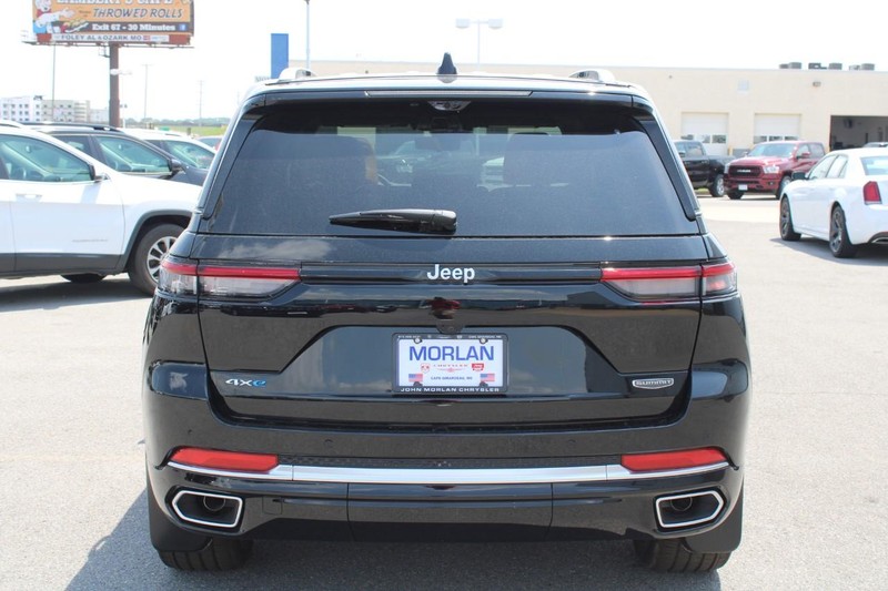 Jeep Grand Cherokee 4xe Vehicle Full-screen Gallery Image 6