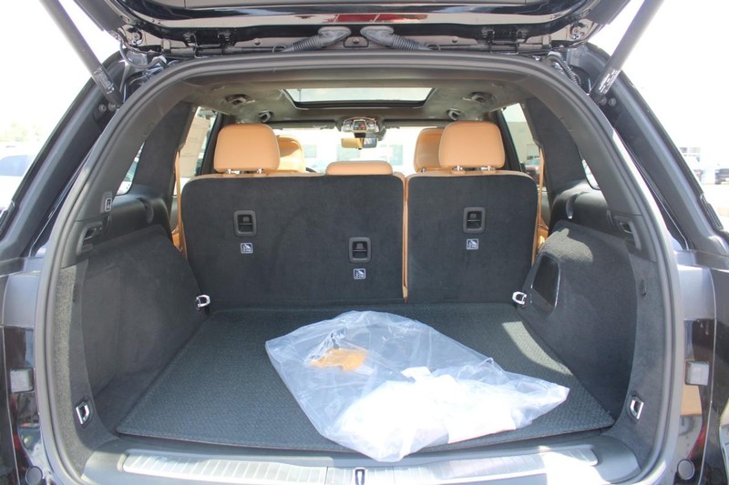 Jeep Grand Cherokee 4xe Vehicle Full-screen Gallery Image 7