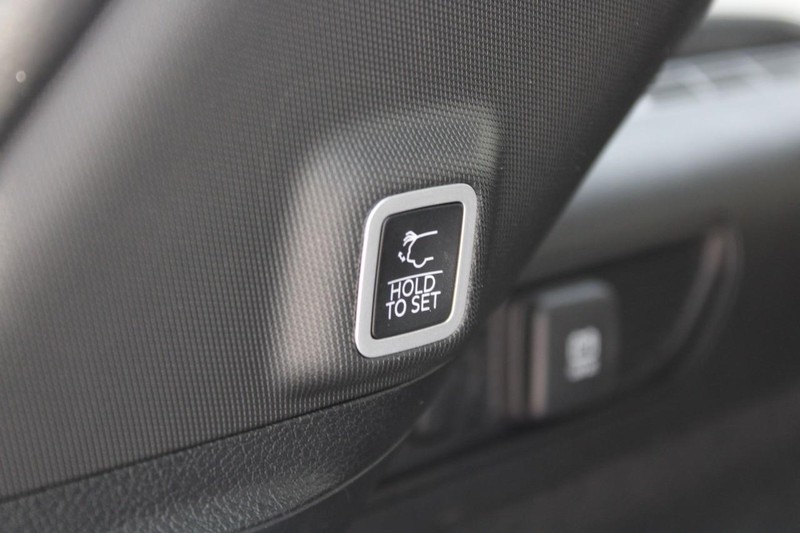 Jeep Grand Cherokee 4xe Vehicle Full-screen Gallery Image 8