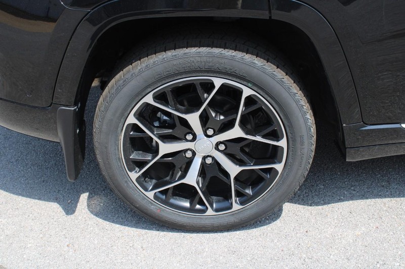 Jeep Grand Cherokee 4xe Vehicle Full-screen Gallery Image 9