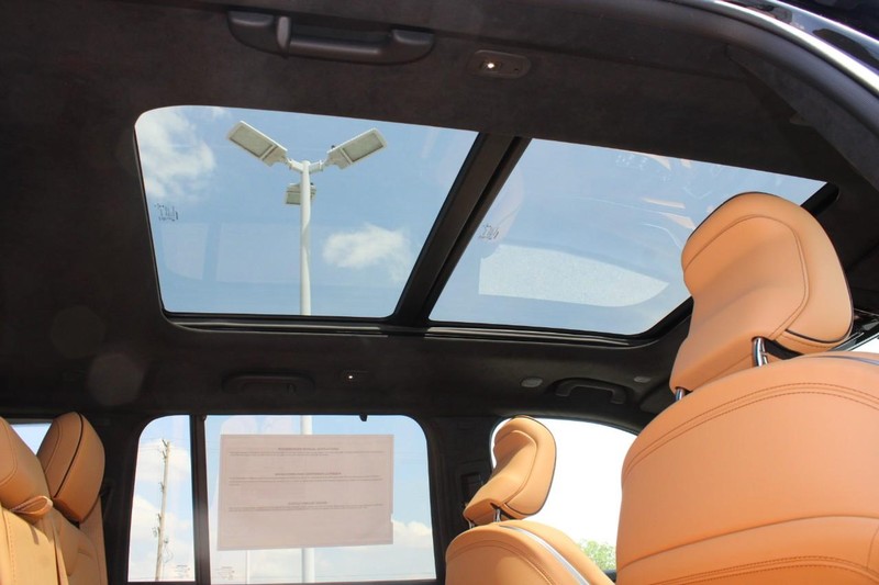 Jeep Grand Cherokee 4xe Vehicle Full-screen Gallery Image 11