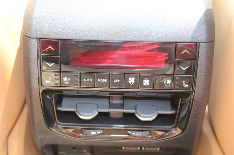 Jeep Grand Cherokee 4xe Vehicle Full-screen Gallery Image 12