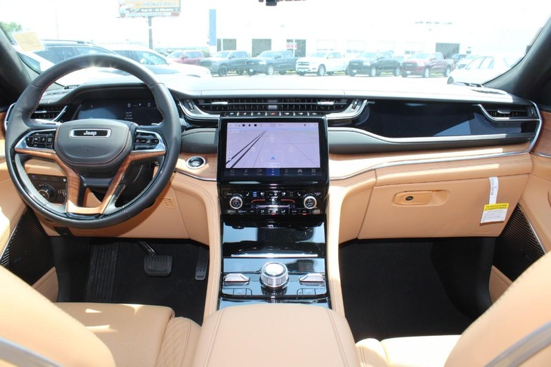 Jeep Grand Cherokee 4xe Vehicle Full-screen Gallery Image 13