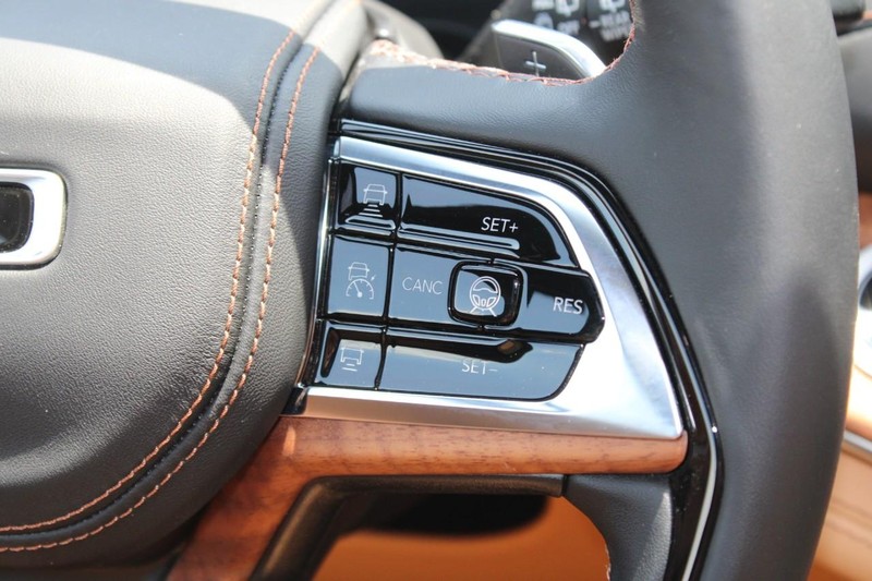 Jeep Grand Cherokee 4xe Vehicle Full-screen Gallery Image 16