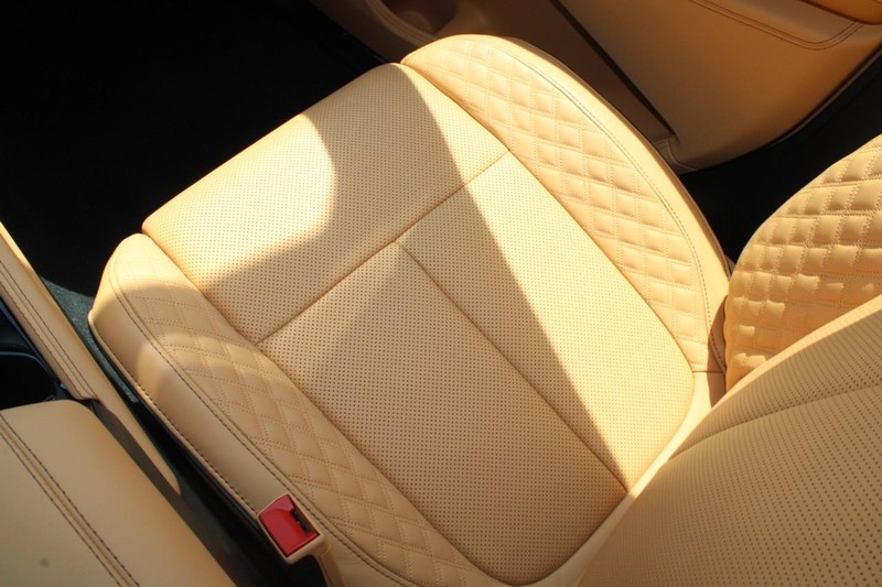 Jeep Grand Cherokee 4xe Vehicle Full-screen Gallery Image 20