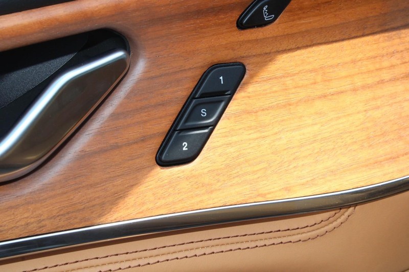 Jeep Grand Cherokee 4xe Vehicle Full-screen Gallery Image 22