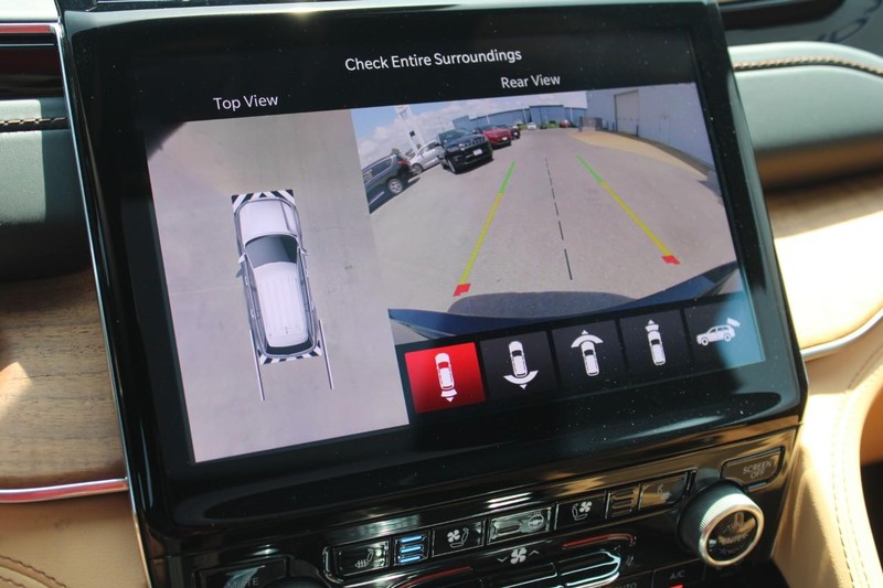 Jeep Grand Cherokee 4xe Vehicle Full-screen Gallery Image 25