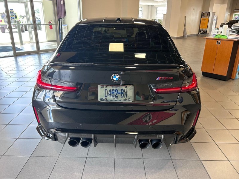 BMW M3 Vehicle Full-screen Gallery Image 05