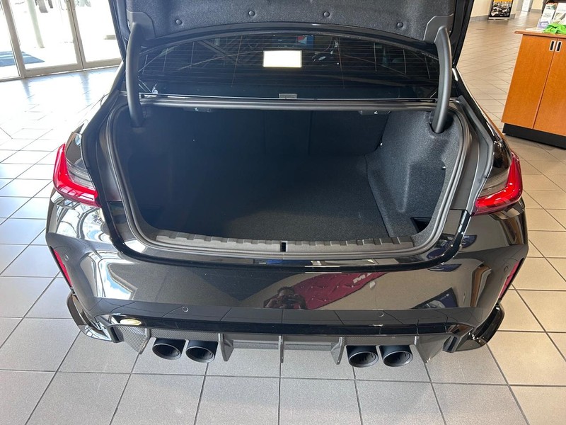 BMW M3 Vehicle Full-screen Gallery Image 06