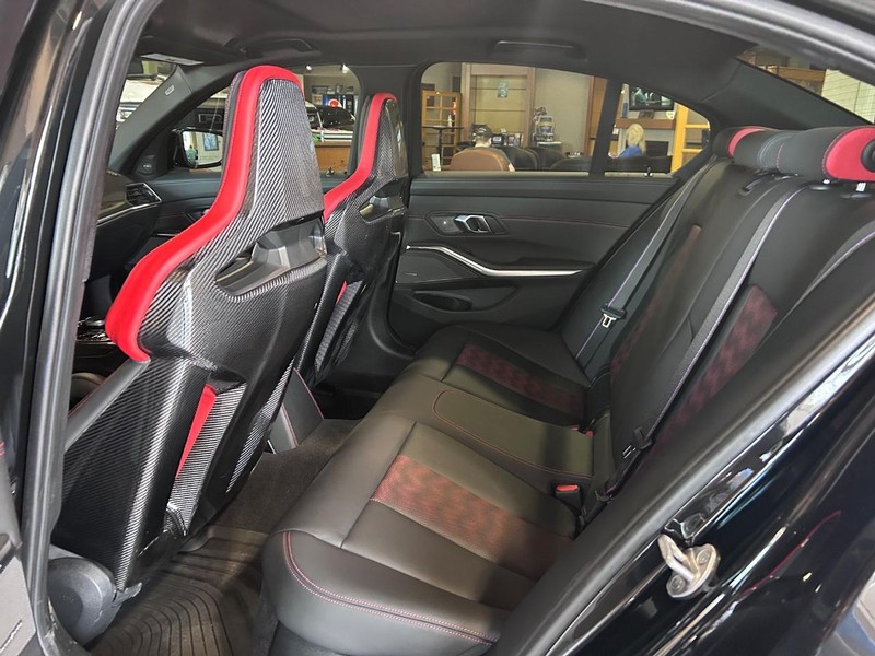 BMW M3 Vehicle Full-screen Gallery Image 08