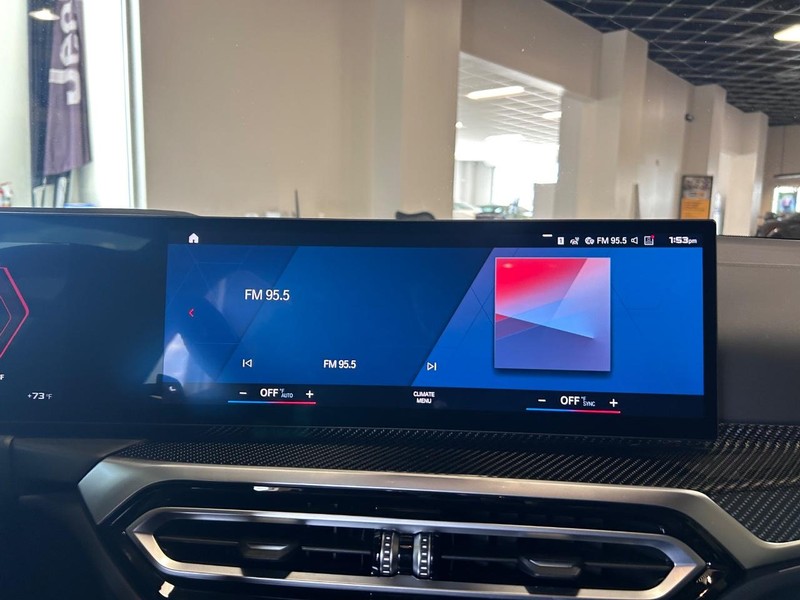 BMW M3 Vehicle Full-screen Gallery Image 13