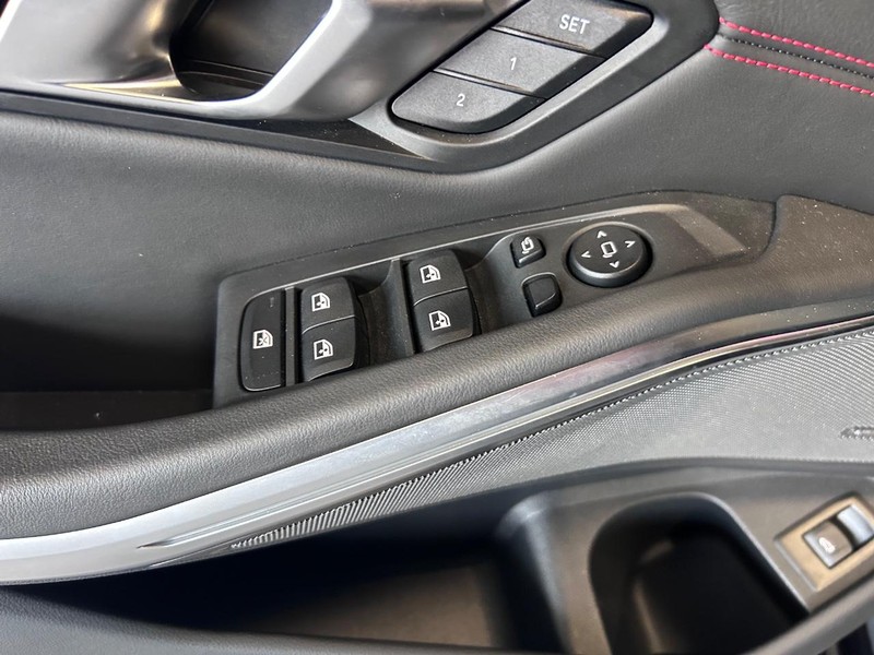 BMW M3 Vehicle Full-screen Gallery Image 17