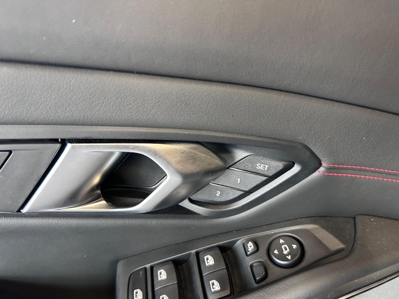 BMW M3 Vehicle Full-screen Gallery Image 18