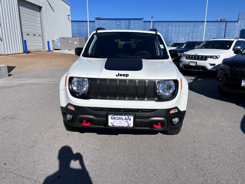 Jeep Renegade Vehicle Full-screen Gallery Image 2