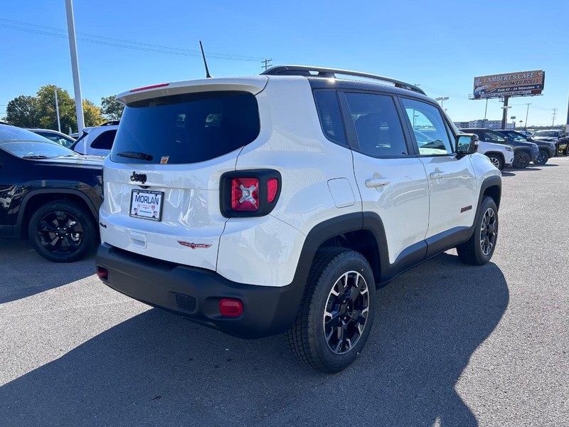 Jeep Renegade Vehicle Full-screen Gallery Image 5