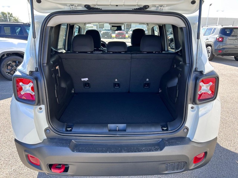 Jeep Renegade Vehicle Full-screen Gallery Image 7