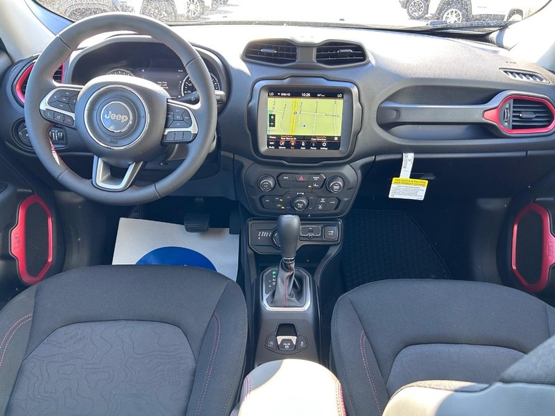 Jeep Renegade Vehicle Full-screen Gallery Image 10