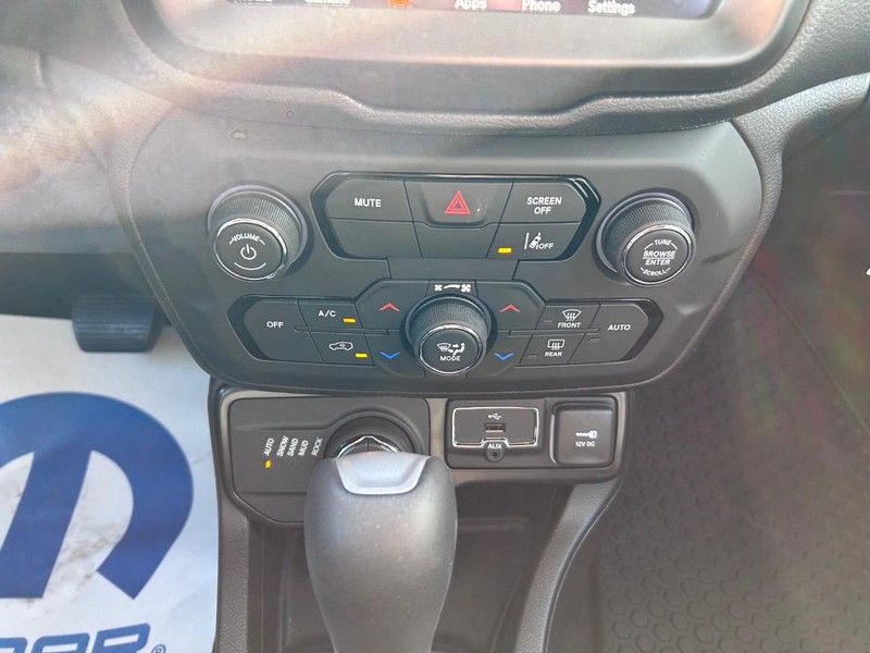 Jeep Renegade Vehicle Full-screen Gallery Image 15