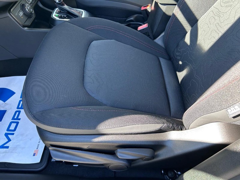 Jeep Renegade Vehicle Full-screen Gallery Image 19