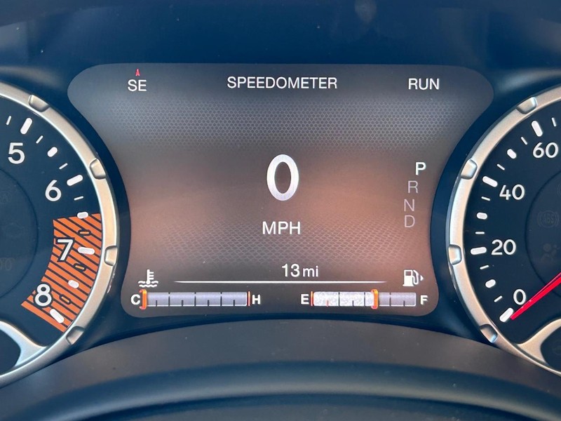 Jeep Renegade Vehicle Full-screen Gallery Image 20