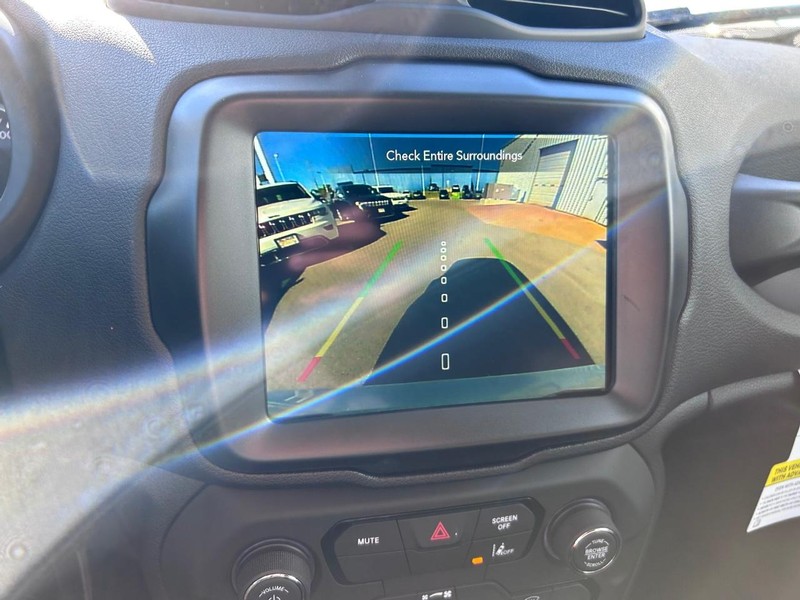 Jeep Renegade Vehicle Full-screen Gallery Image 21