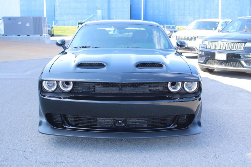 Dodge Challenger Vehicle Full-screen Gallery Image 2