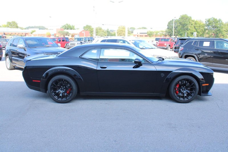 Dodge Challenger Vehicle Full-screen Gallery Image 4