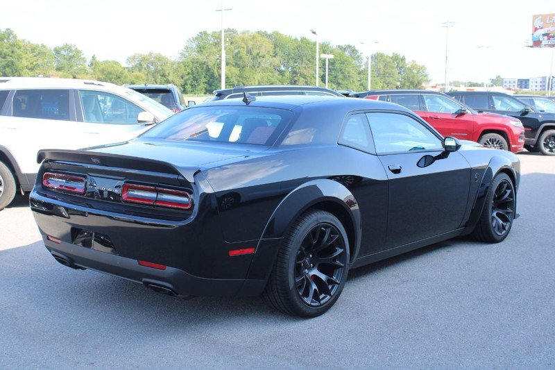 Dodge Challenger Vehicle Full-screen Gallery Image 5