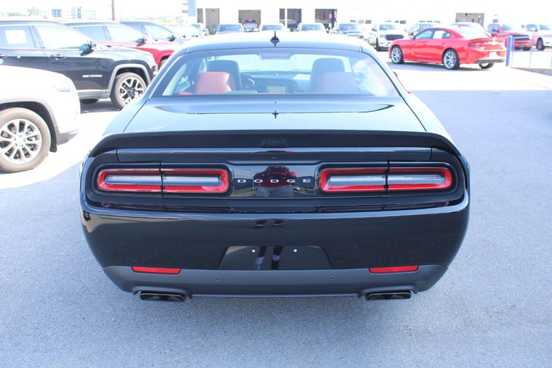 Dodge Challenger Vehicle Full-screen Gallery Image 6