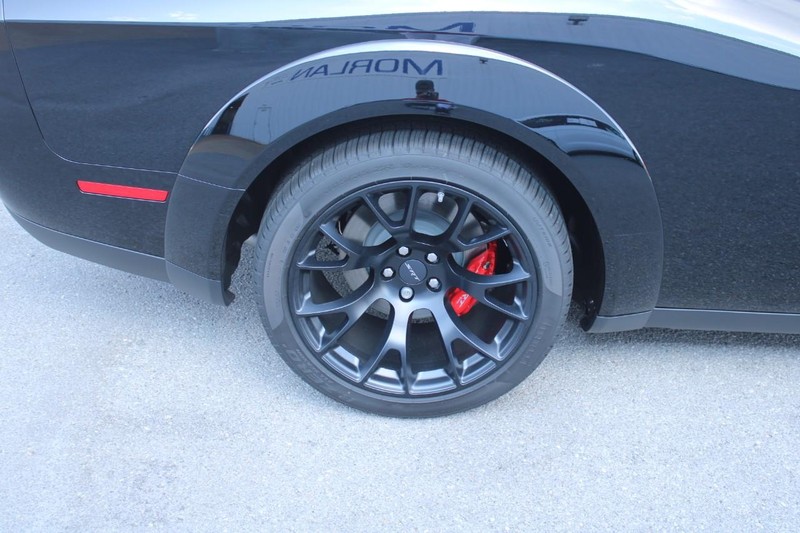 Dodge Challenger Vehicle Full-screen Gallery Image 8