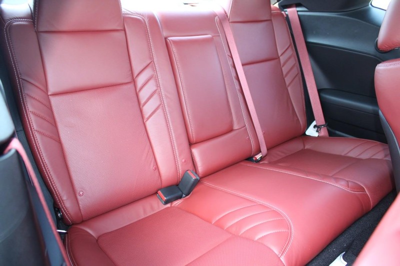 Dodge Challenger Vehicle Full-screen Gallery Image 9