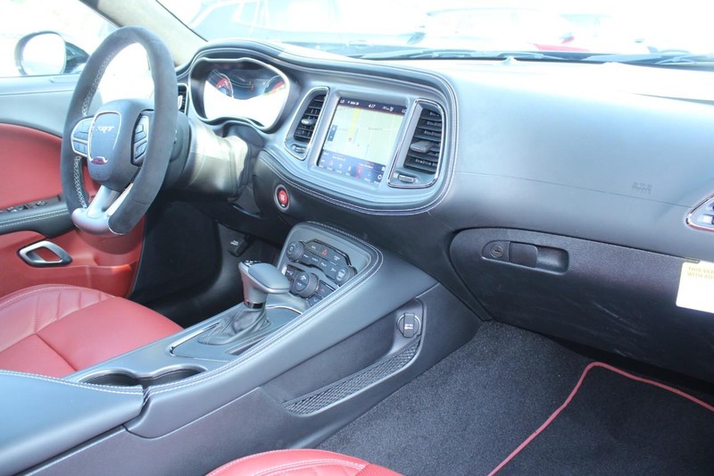 Dodge Challenger Vehicle Full-screen Gallery Image 11