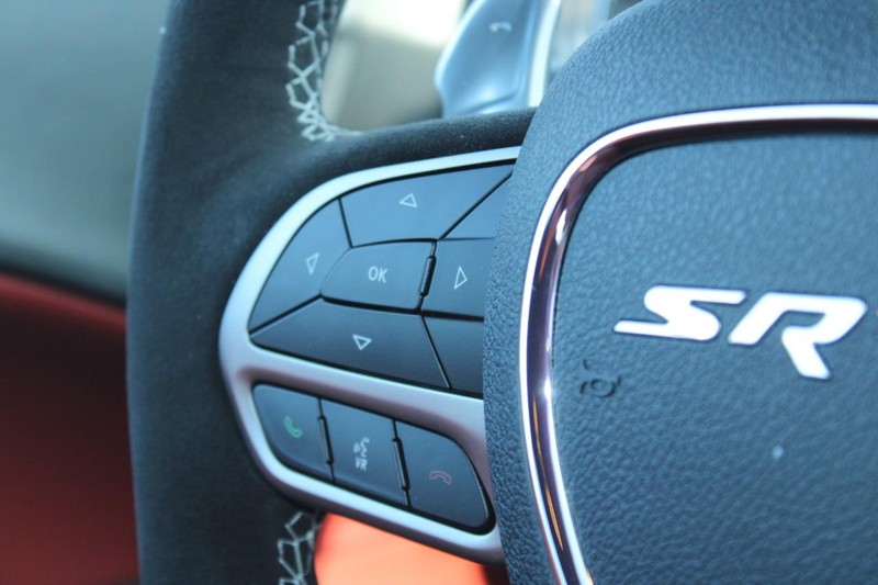 Dodge Challenger Vehicle Full-screen Gallery Image 13