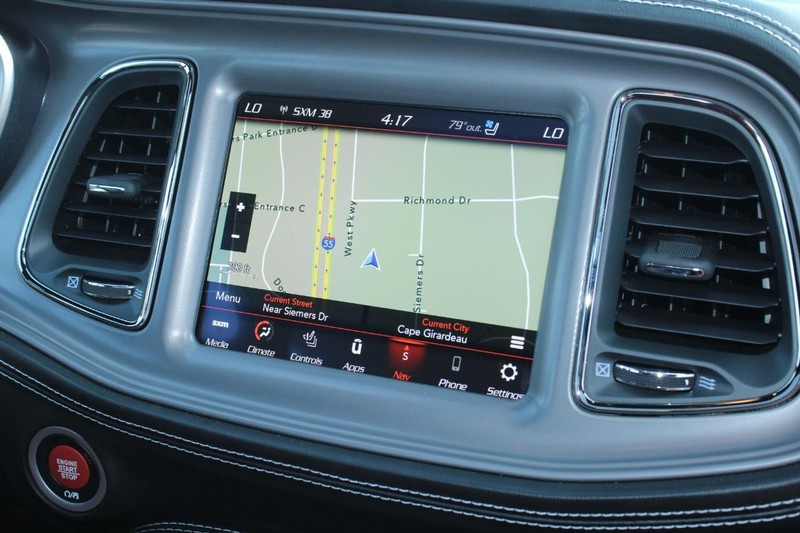 Dodge Challenger Vehicle Full-screen Gallery Image 15