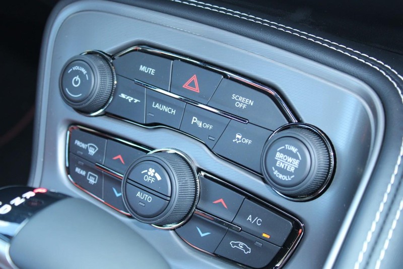 Dodge Challenger Vehicle Full-screen Gallery Image 16