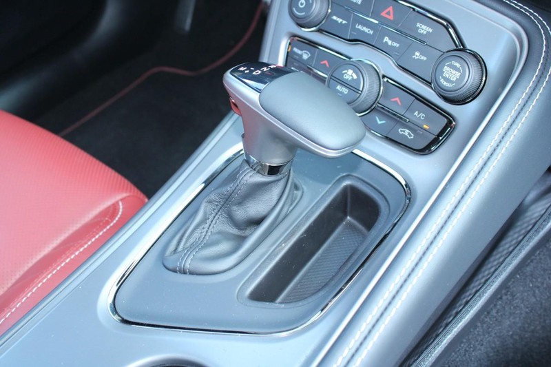 Dodge Challenger Vehicle Full-screen Gallery Image 17