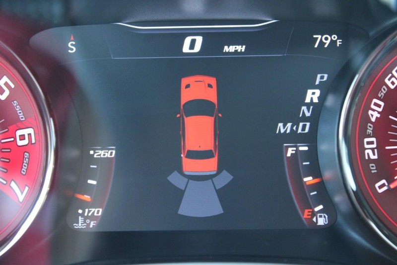 Dodge Challenger Vehicle Full-screen Gallery Image 24