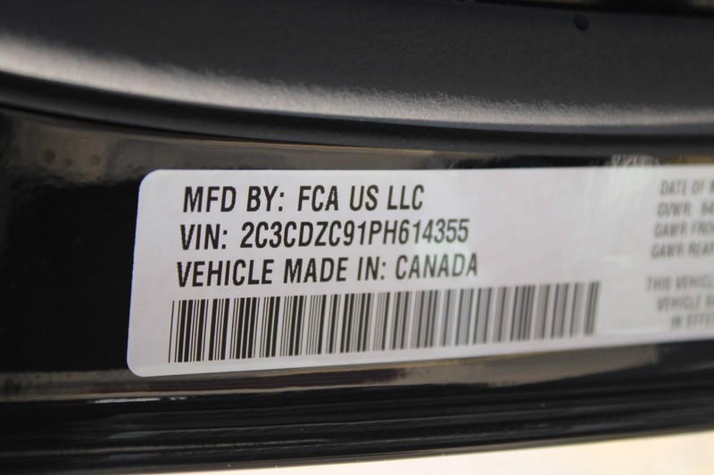 Dodge Challenger Vehicle Full-screen Gallery Image 25