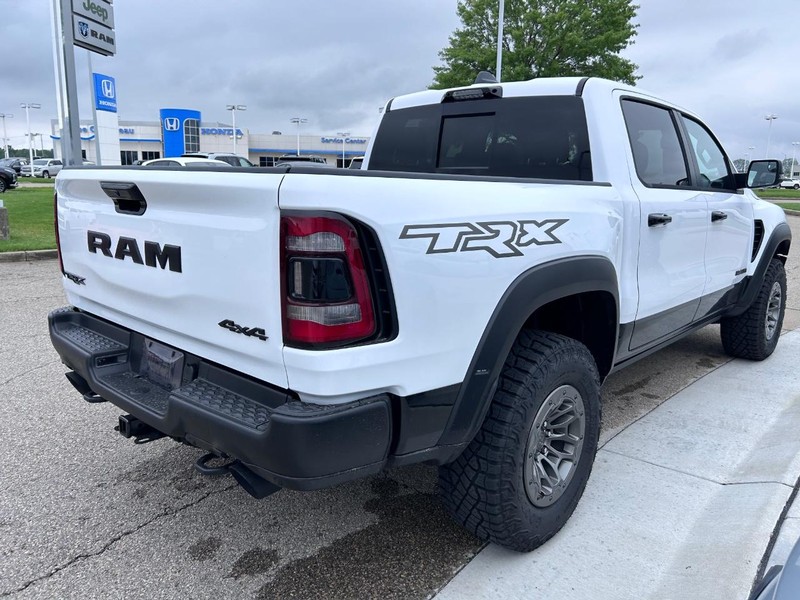 Ram 1500 Vehicle Full-screen Gallery Image 5