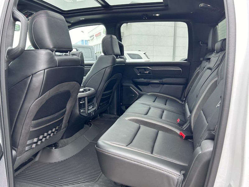 Ram 1500 Vehicle Full-screen Gallery Image 9