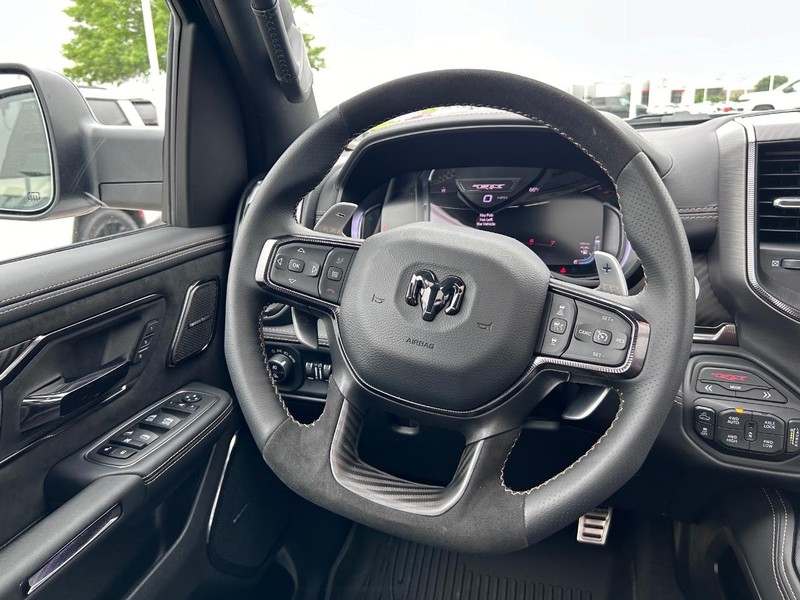 Ram 1500 Vehicle Full-screen Gallery Image 11