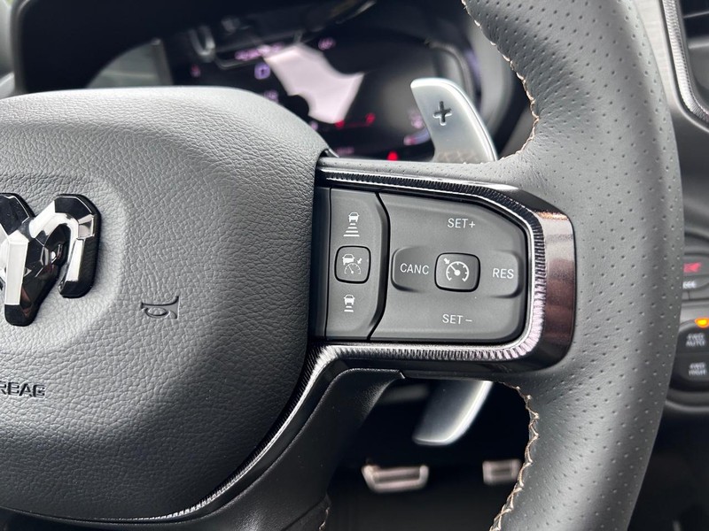 Ram 1500 Vehicle Full-screen Gallery Image 13