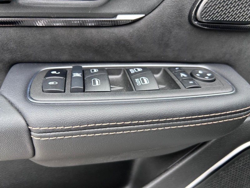 Ram 1500 Vehicle Full-screen Gallery Image 21