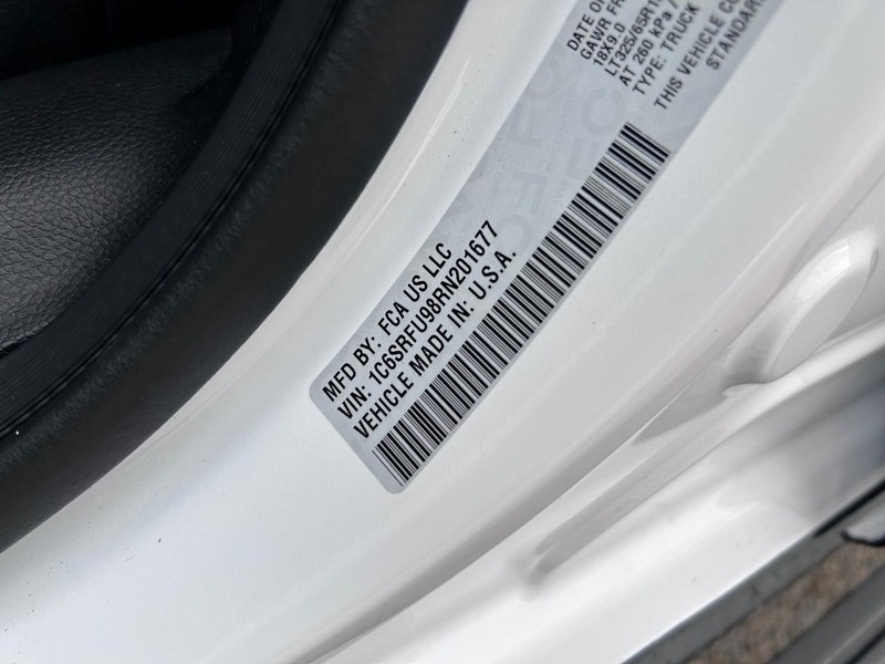 Ram 1500 Vehicle Full-screen Gallery Image 27