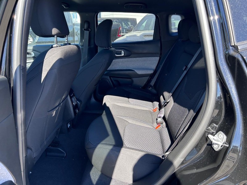 Jeep Compass Vehicle Full-screen Gallery Image 7