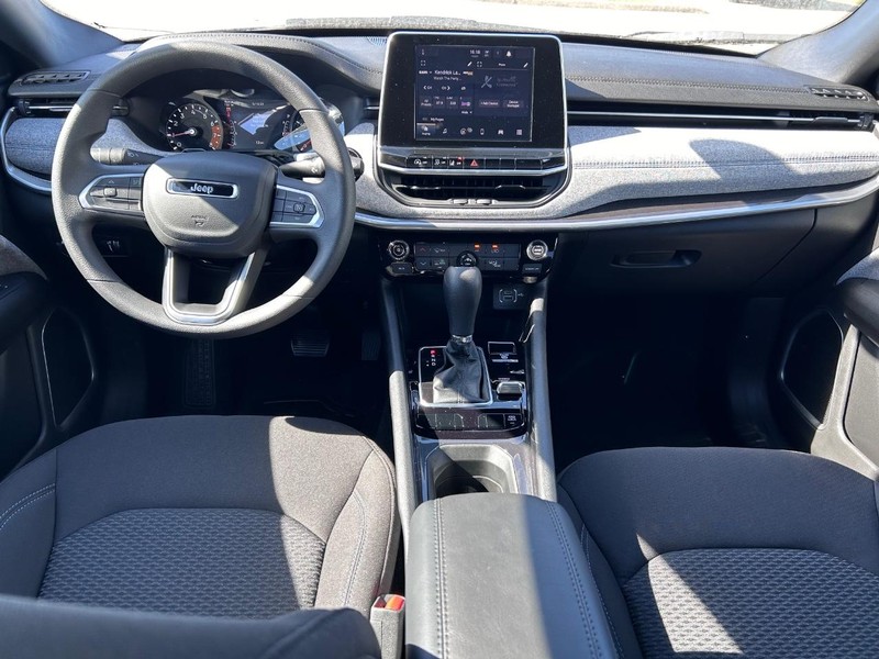 Jeep Compass Vehicle Full-screen Gallery Image 8